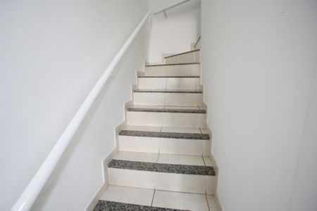 Casa de condomínio à venda com 87m², 3 quartos e 2 vagasEscada