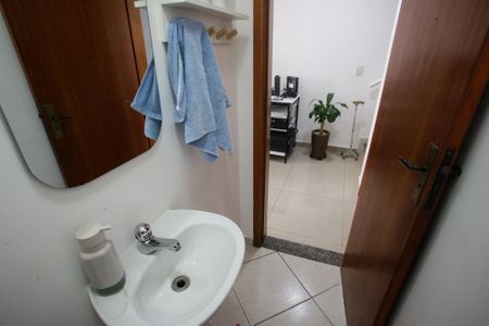 Casa de condomínio à venda com 87m², 3 quartos e 2 vagasLavabo
