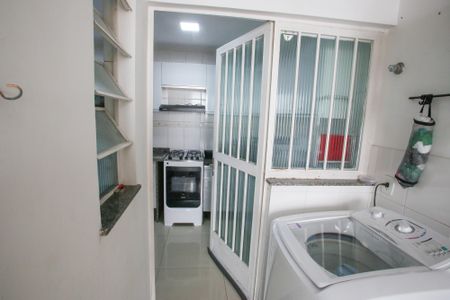 Casa de condomínio à venda com 87m², 3 quartos e 2 vagasÁrea de Serviço