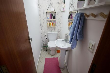 Casa de condomínio à venda com 87m², 3 quartos e 2 vagasLavabo