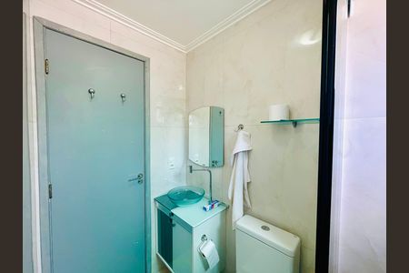 Banheiro de apartamento à venda com 2 quartos, 46m² em Jardim Flor da Montanha, Guarulhos