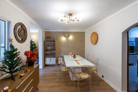 Casa para alugar com 250m², 3 quartos e 2 vagas Casa para alugar com 250m², 3 quartos e 2 vagasSala de Jantar