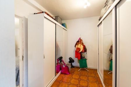 Casa para alugar com 250m², 3 quartos e 2 vagas Casa para alugar com 250m², 3 quartos e 2 vagasCloset do Quarto 2