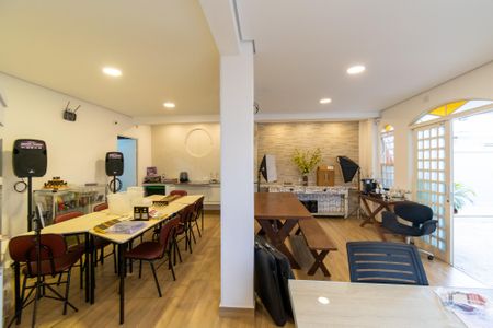 Casa para alugar com 250m², 3 quartos e 2 vagas Casa para alugar com 250m², 3 quartos e 2 vagasSalão de Festas