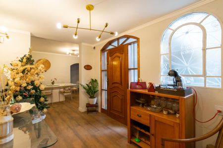 Casa para alugar com 250m², 3 quartos e 2 vagas Casa para alugar com 250m², 3 quartos e 2 vagasSala