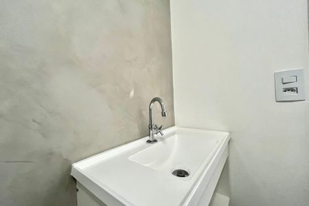 Apartamento para alugar com 34m², 2 quartos e sem vagaBanheiro