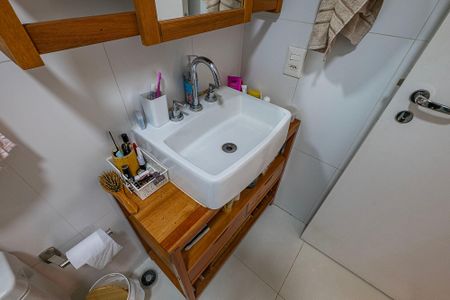 Apartamento à venda com 68m², 2 quartos e 1 vaga Apartamento à venda com 68m², 2 quartos e 1 vagaBanheiro Social
