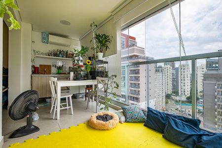 Sala - Varanda de apartamento à venda com 2 quartos, 68m² em Sumaré, São Paulo
