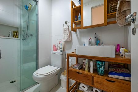 Apartamento à venda com 68m², 2 quartos e 1 vaga Apartamento à venda com 68m², 2 quartos e 1 vagaBanheiro Social