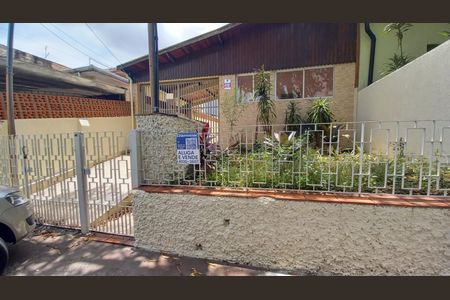 Casa para alugar com 130m², 3 quartos e 3 vagas Casa para alugar com 130m², 3 quartos e 3 vagasFachada + Plaquinha