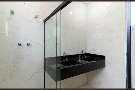 Casa à venda com 259m², 3 quartos e 5 vagasBanheiro da Suiíte 3