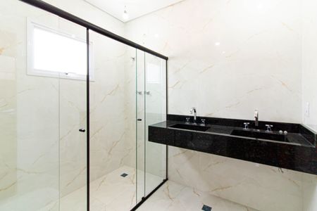 Casa à venda com 259m², 3 quartos e 5 vagasBanheiro da Suiíte 3