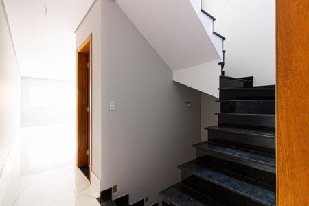 Casa à venda com 259m², 3 quartos e 5 vagasEscada