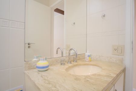 Apartamento à venda com 93m², 3 quartos e 2 vagasBanheiro Social