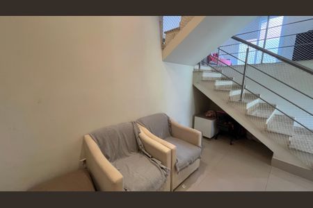 Casa de condomínio para alugar com 350m², 4 quartos e 4 vagasLiving
