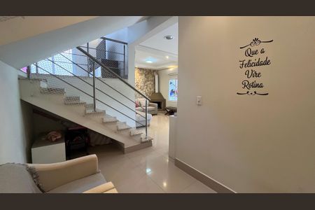 Casa de condomínio para alugar com 350m², 4 quartos e 4 vagasLiving