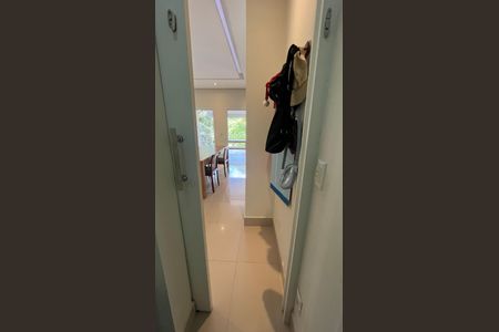 Casa de condomínio para alugar com 350m², 4 quartos e 4 vagasLavabo