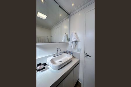 Apartamento à venda com 116m², 3 quartos e 2 vagas Apartamento à venda com 116m², 3 quartos e 2 vagasBanheiro da Suíte