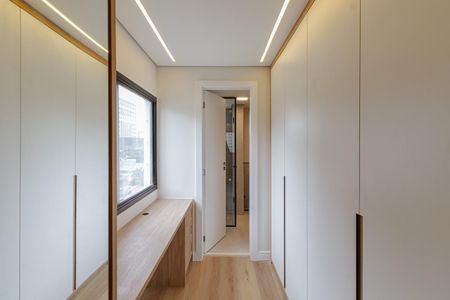 Apartamento à venda com 77m², 2 quartos e 1 vaga Apartamento à venda com 77m², 2 quartos e 1 vagaCloset da suíte