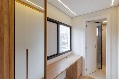 Apartamento à venda com 77m², 2 quartos e 1 vaga Apartamento à venda com 77m², 2 quartos e 1 vagaCloset da suíte