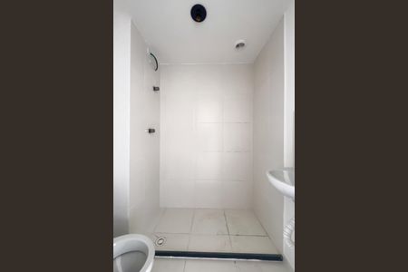 Banheiro de kitnet/studio para alugar com 1 quarto, 16m² em Vila Pereira Barreto, São Paulo