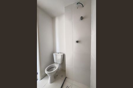 Banheiro de kitnet/studio para alugar com 1 quarto, 16m² em Vila Pereira Barreto, São Paulo