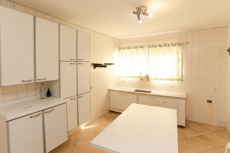 Casa para alugar com 200m², 2 quartos e 2 vagas Casa para alugar com 200m², 2 quartos e 2 vagasCozinha