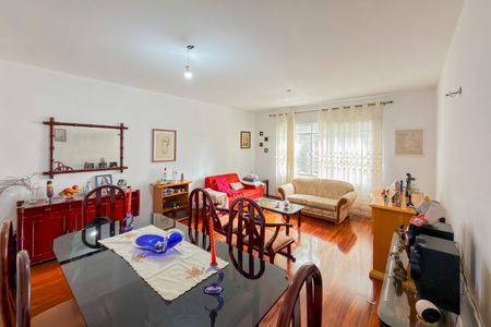 Casa à venda com 200m², 3 quartos e 2 vagas Casa à venda com 200m², 3 quartos e 2 vagasSala