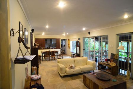 Sala de casa de condomínio à venda com 3 quartos, 200m² em Itanhangá, Rio de Janeiro