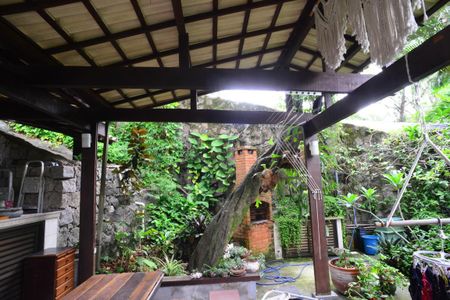 Casa de condomínio à venda com 200m², 3 quartos e 4 vagasChurrasqueira