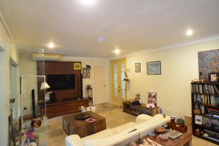 Sala de casa de condomínio à venda com 3 quartos, 200m² em Itanhangá, Rio de Janeiro