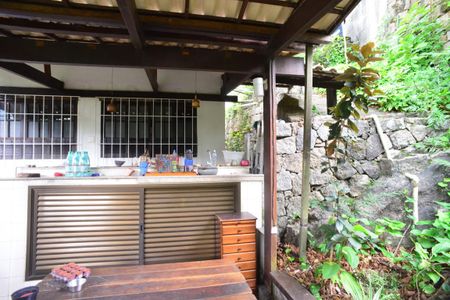 Casa de condomínio à venda com 200m², 3 quartos e 4 vagasChurrasqueira