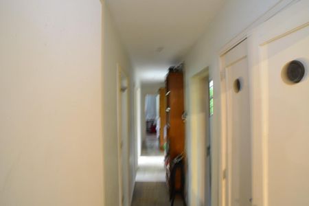 Casa de condomínio à venda com 200m², 3 quartos e 4 vagasCorredor