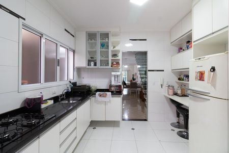 Casa à venda com 194m², 4 quartos e 4 vagas Casa à venda com 194m², 4 quartos e 4 vagasCozinha