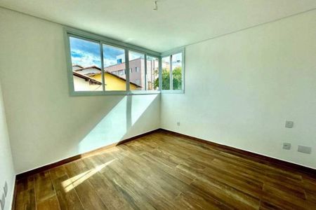Casa à venda com 4 quartos, 190m² em Santa Rosa, Belo Horizonte