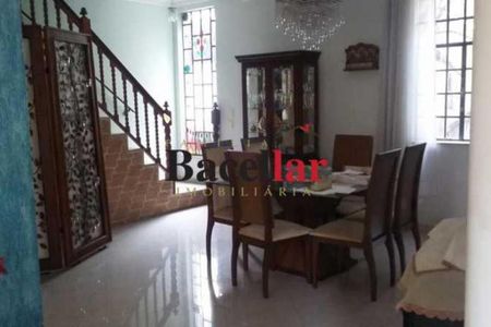 Casa à venda com 337m², 4 quartos e 3 vagas