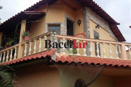 Casa à venda com 337m², 4 quartos e 3 vagas