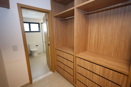 Apartamento para alugar com 216m², 4 quartos e 3 vagasCloset do quarto 4