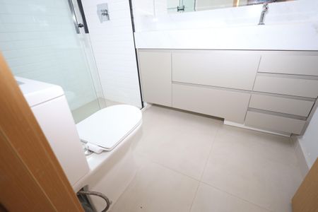 Apartamento para alugar com 216m², 4 quartos e 3 vagasBanheiro do Quarto 1