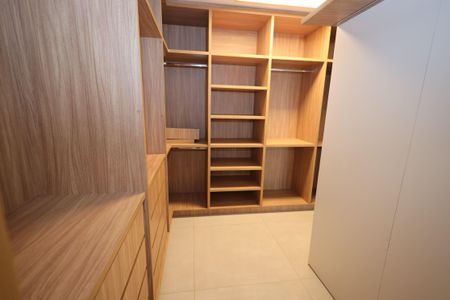 Apartamento para alugar com 216m², 4 quartos e 3 vagasBanheiro do Quarto 4