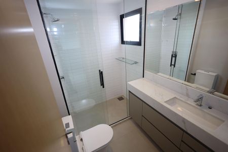 Apartamento para alugar com 216m², 4 quartos e 3 vagasBanheiro do Quarto 2