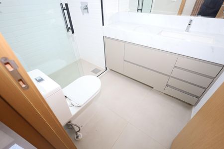 Apartamento para alugar com 216m², 4 quartos e 3 vagasBanheiro do Quarto 1