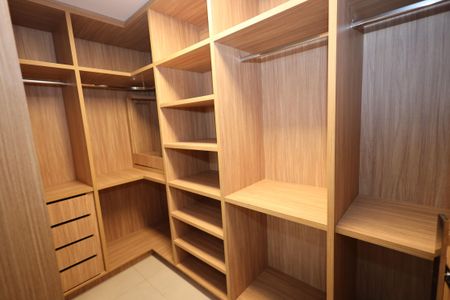 Apartamento para alugar com 216m², 4 quartos e 3 vagasCloset do quarto 4
