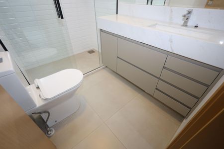 Apartamento para alugar com 216m², 4 quartos e 3 vagasBanheiro do Quarto 2