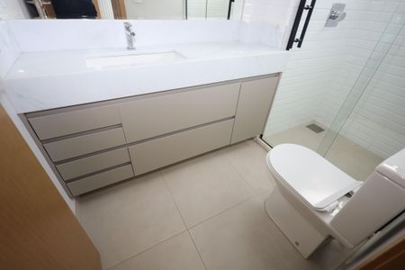 Apartamento para alugar com 216m², 4 quartos e 3 vagasBanheiro do Quarto 3