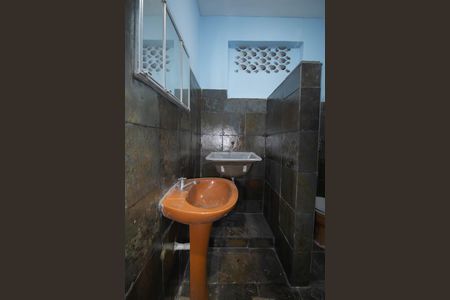 Banheiro de apartamento para alugar com 1 quarto, 28m² em Santa Catarina, São Gonçalo