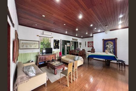 Casa à venda com 4000m², 8 quartos e 10 vagasSala