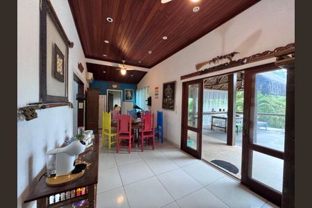 Casa à venda com 4000m², 8 quartos e 10 vagasSala