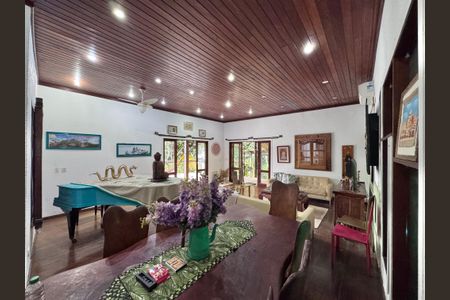 Casa à venda com 4000m², 8 quartos e 10 vagasSala