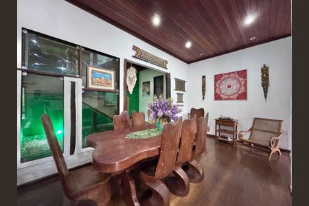 Casa à venda com 4000m², 8 quartos e 10 vagasSala